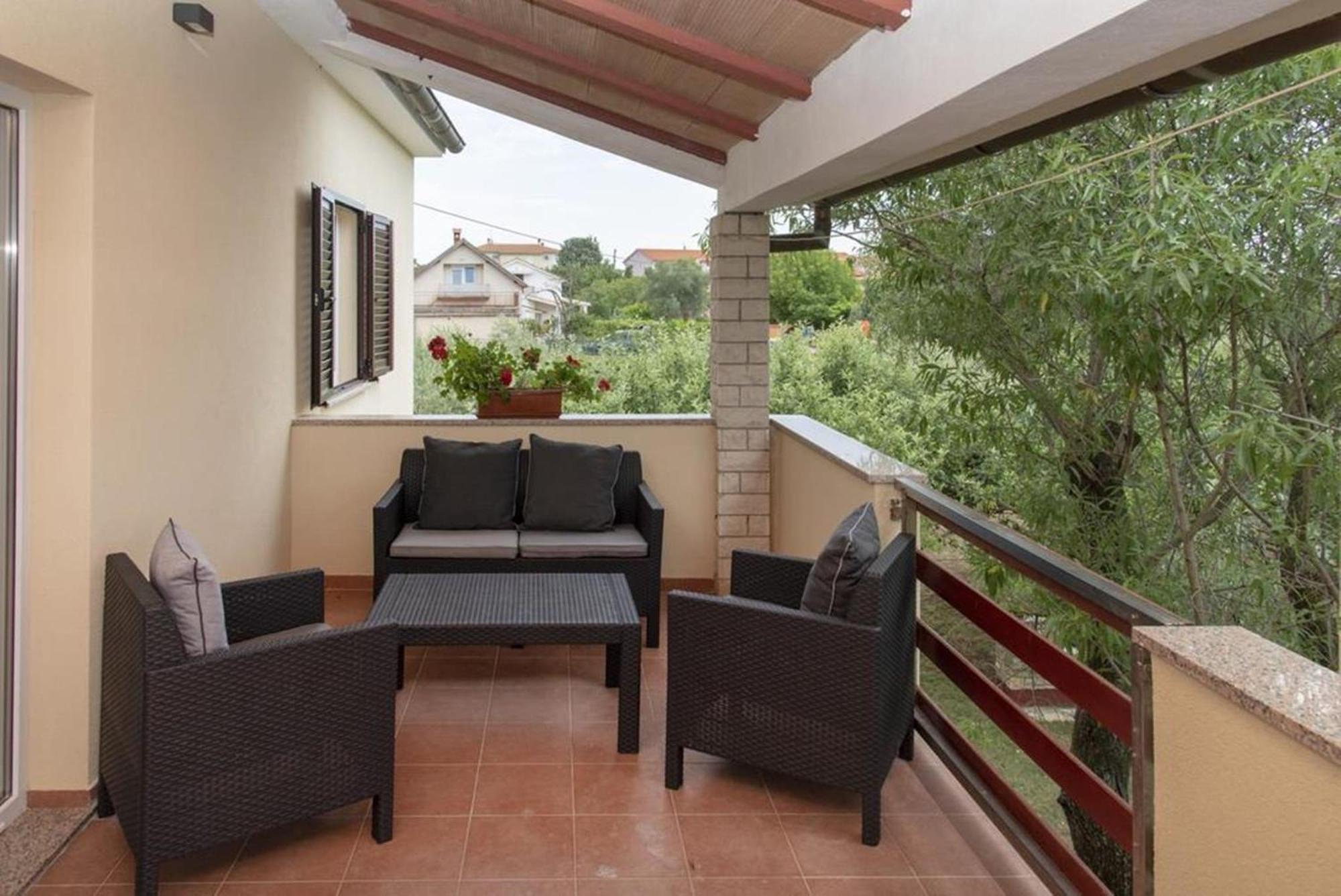 Flower Garden Rhapsody - Modern Family Apartments Near Fazana Bagian luar foto