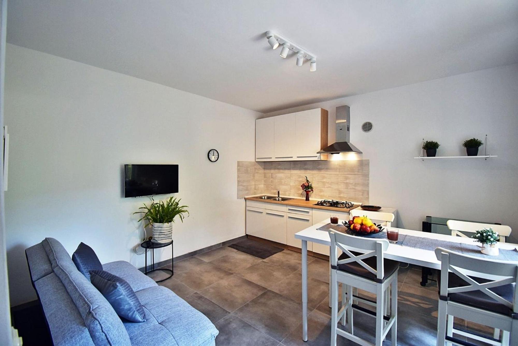 Flower Garden Rhapsody - Modern Family Apartments Near Fazana Bagian luar foto